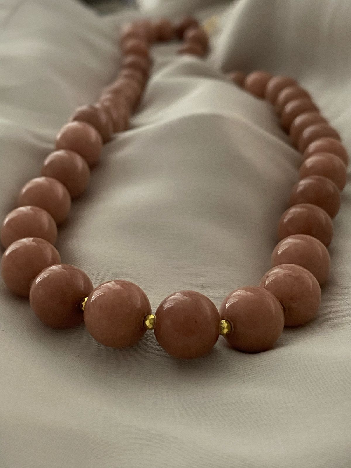ONIX BEIGE CON HEMATITA