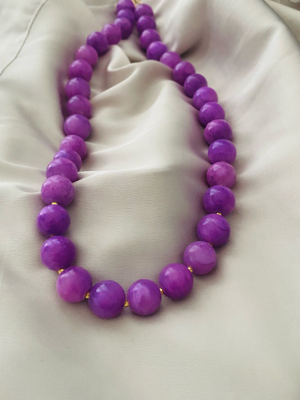 AGATA MORADA CON HEMATITA
