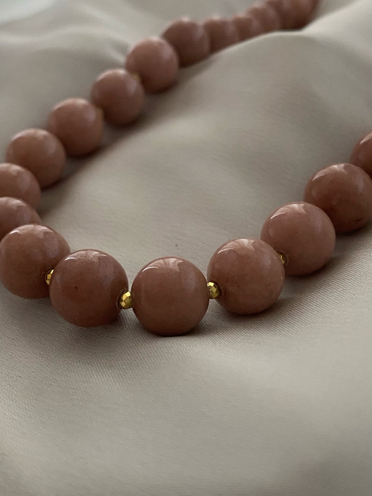 ONIX BEIGE CON HEMATITA